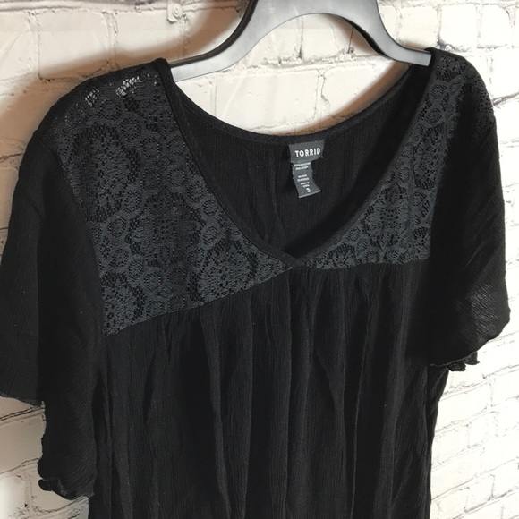 Torrid Sz 3 Lace Inset Flutter Sleeve Top - Picture 4 of 5